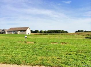 517 Bluff Meadows Dr, Valmeyer, IL 62295