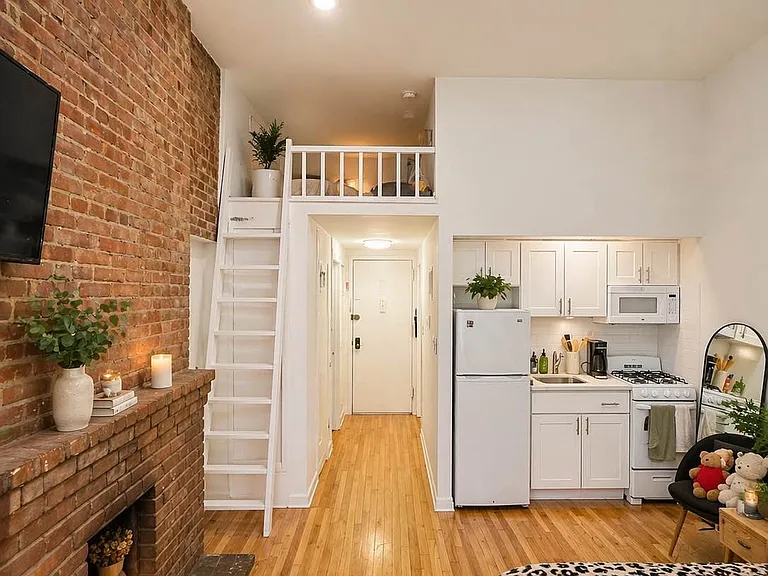 67 W 73rd St #2C — Photo 4