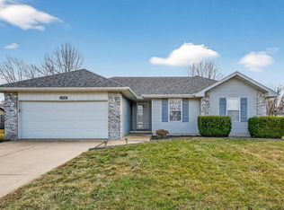 104 Canon Avenue, Clever, MO 65631