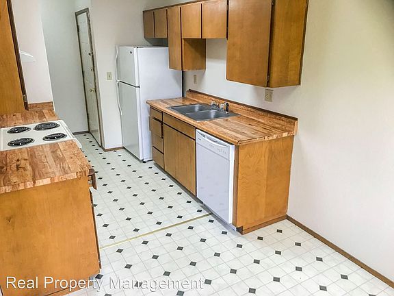 3rd image of 1016 Loni Dr APT D