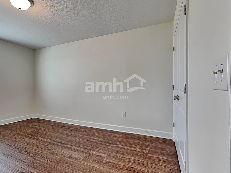 1045 Walden Pond Dr — Photo 17
