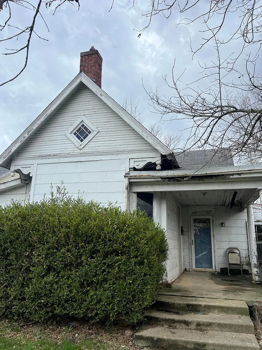 1023 S Main St photo 1