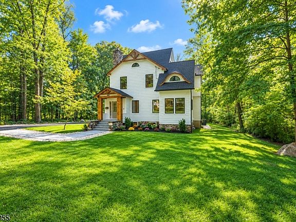 3rd image of 44 Hanover Rd