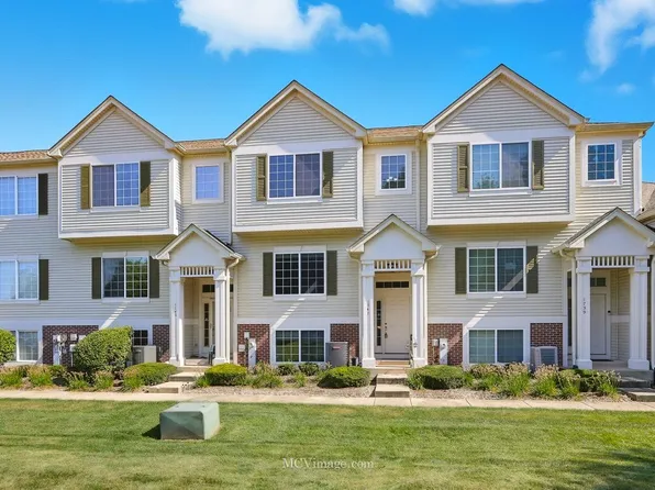 1741 Fredericksburg Ln, Aurora, IL 60503