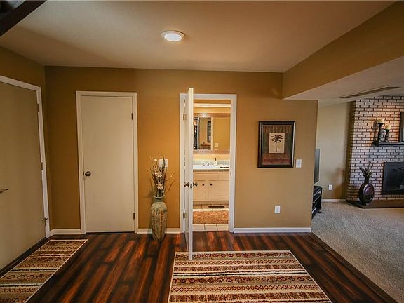3rd image of 435-40 Hill Dr