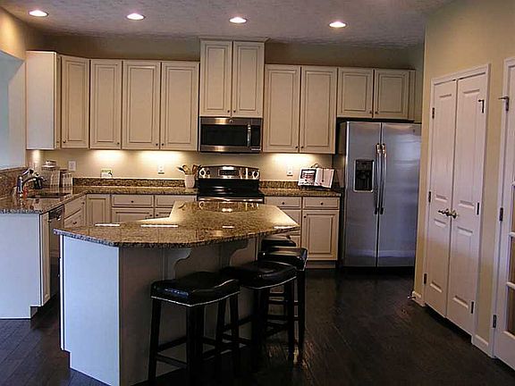 2nd image of 452 Hyde Park Place