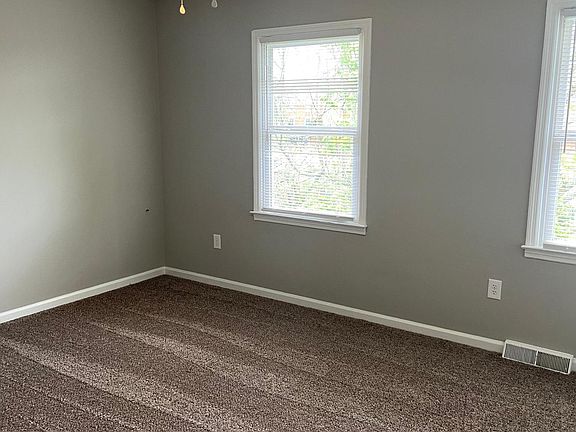 5th image of 216 Calumet Dr APT D