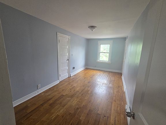 3rd image of 550 N Grove St #3