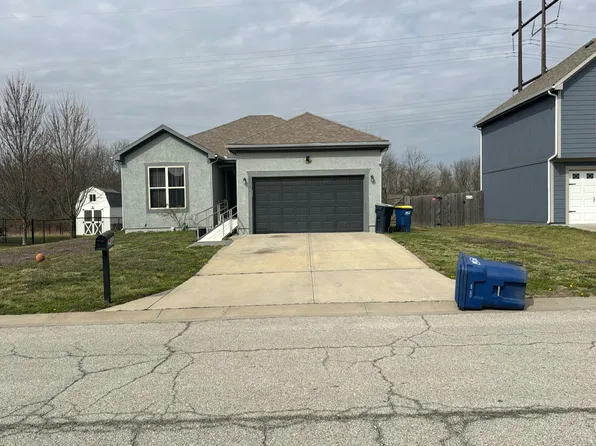 22104 Crystal Ave, Peculiar, MO 64078