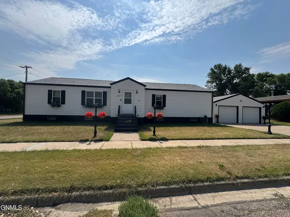 201 4th St NW, Beulah, ND 58523