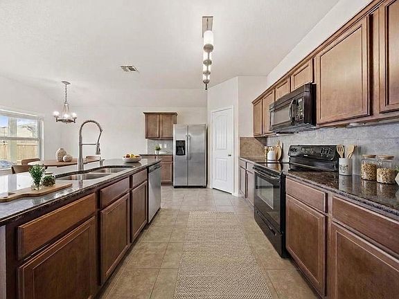 2nd image of 1050 Churchill Dr