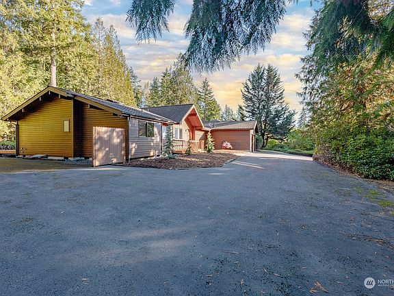 4th image of 3222 Hollywood Drive NE