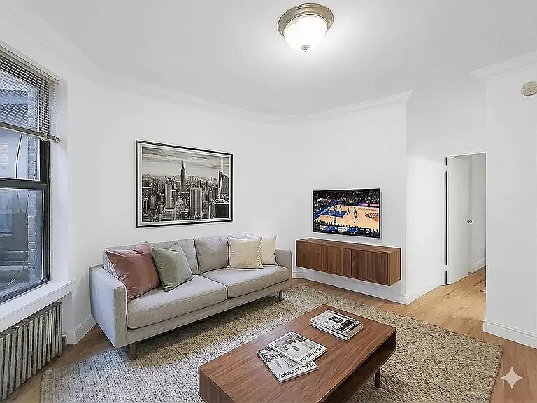 210 E 83rd St #5B — Photo 1