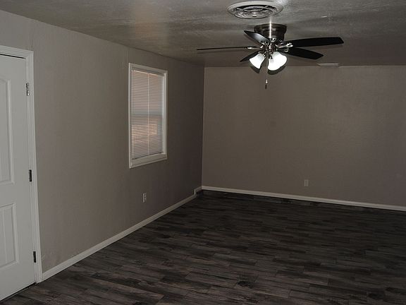 4th image of 2304 Elaine St