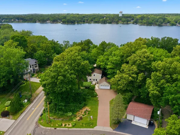 851 County Road C E, Maplewood, MN 55109
