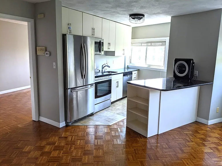 348 Franklin St #4B — Photo 3