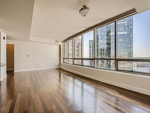 4th image of 675 President St Unit 1603