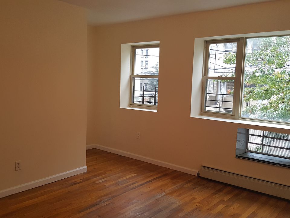 2nd image of 1041B Hall Pl #1