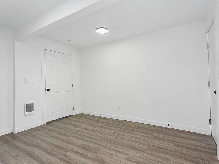 4919 Waller Rd E — Photo 29