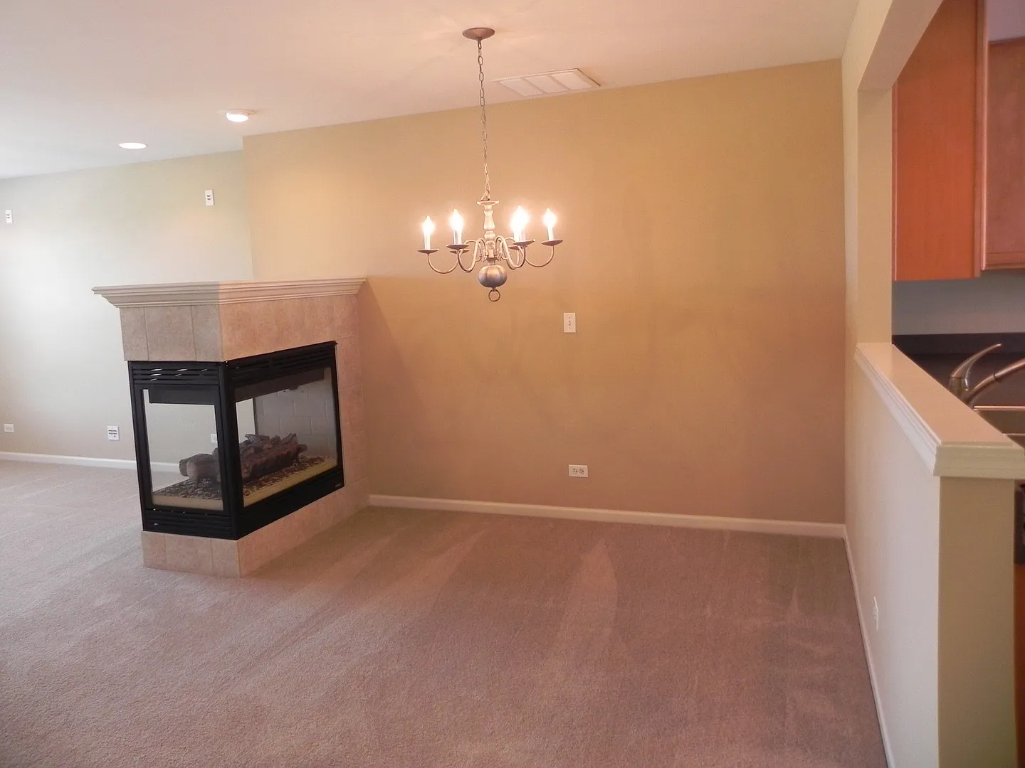 2 bed, 1.5 bath, 1500 sqft, $2,400 — Photo 3