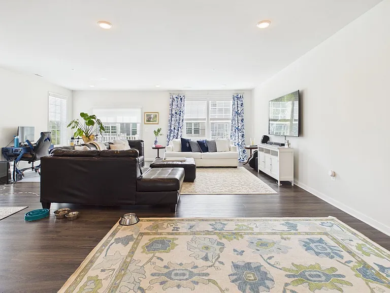 5931 Laurel Bed Ln #B — Photo 8