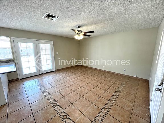 4th image of 2131 W Pampa Ave