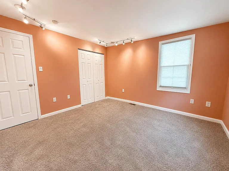1811 Montrose St — Photo 16