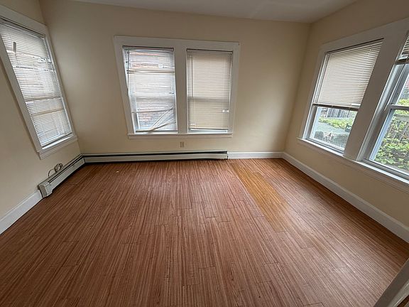 4th image of 567 Main St #1