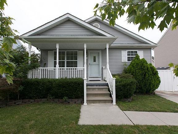 2nd image of 11 Club House Ln