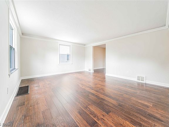 5th image of 142 Woodstock Ave