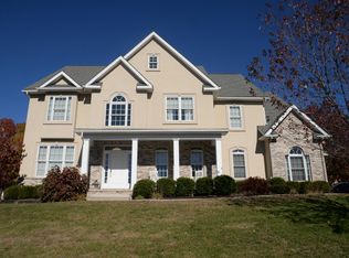 28 Oneill Dr, Moosic, PA 18507
