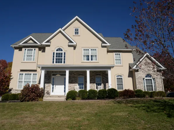 28 Oneill Dr, Moosic, PA 18507