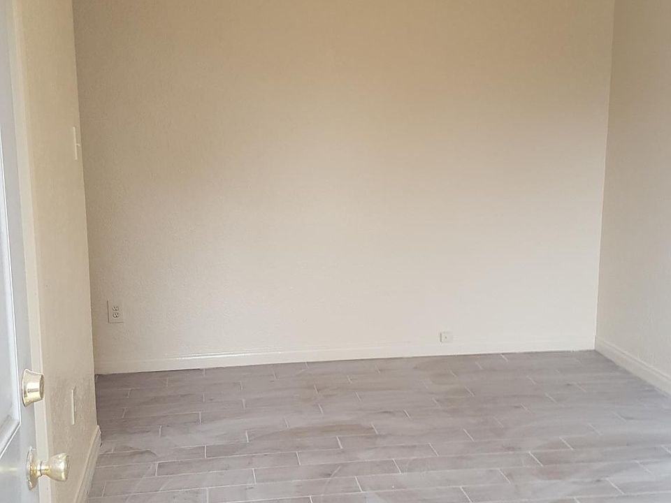2nd image of 139 W Manchester Blvd #2