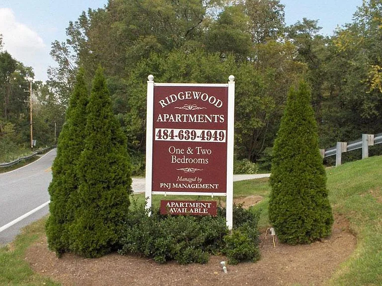 Ridgewood Apartments — Photo 4