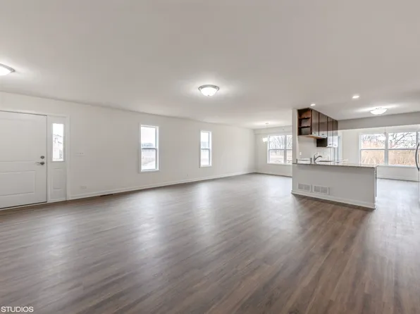 39 Olympus Dr, Tinley Park, IL 60477