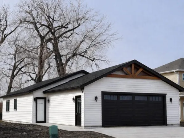 3077 45th Ave S, Grand Forks, ND 58201