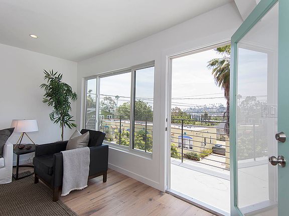4th image of 3627 Effie St