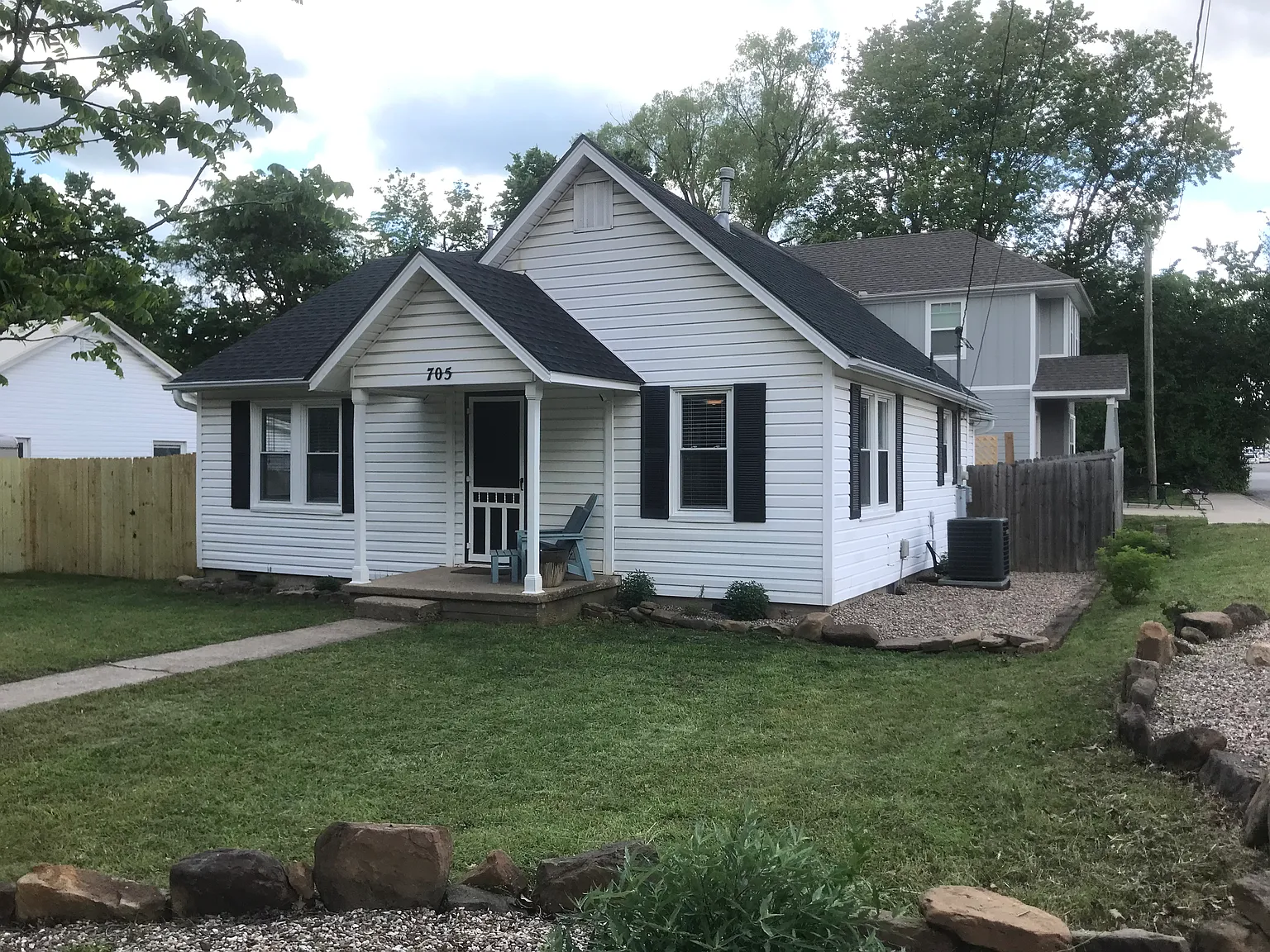 3 bed, 975 sqft, $1,800 — Photo 1