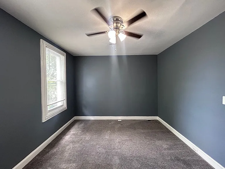 1053 N Kenwood Ave — Photo 5