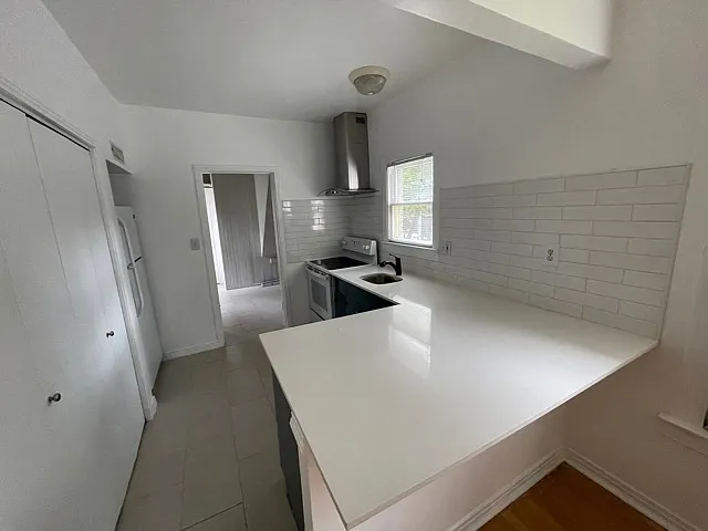 4525 Holland Ave — Photo 7