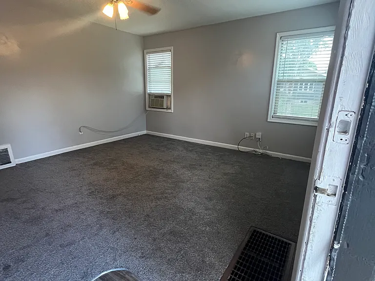 2704 S Alden St #A — Photo 4