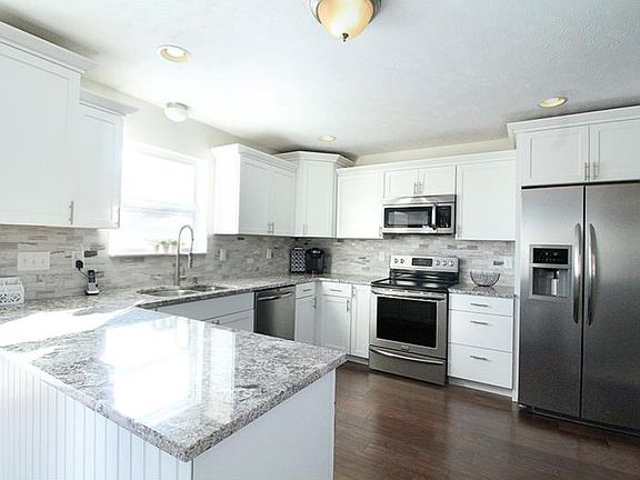 2nd image of 8065 Maureen Dr