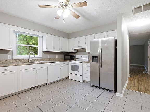 4th image of 148 Woodlawn Ct