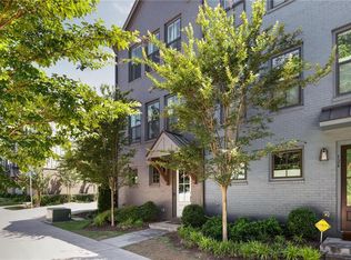 126 Chestnut Cir, Atlanta, GA 30342