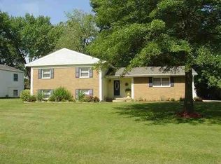 136 Doe Run, Macomb, IL 61455