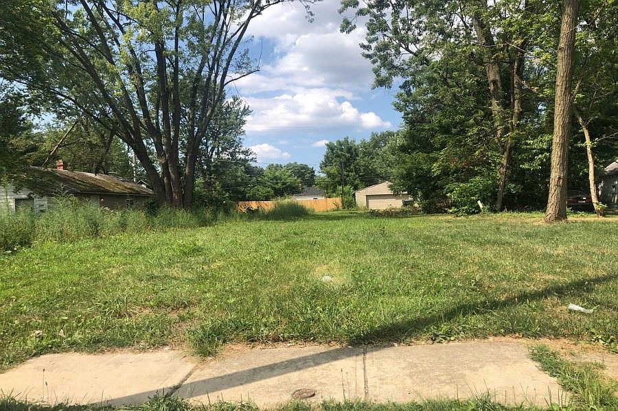 2nd image of 1396 Genessee Ave