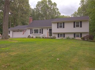 4 Woodhaven Dr, Portland, CT 06480