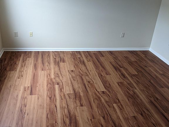 3rd image of 21 Cole Blvd
