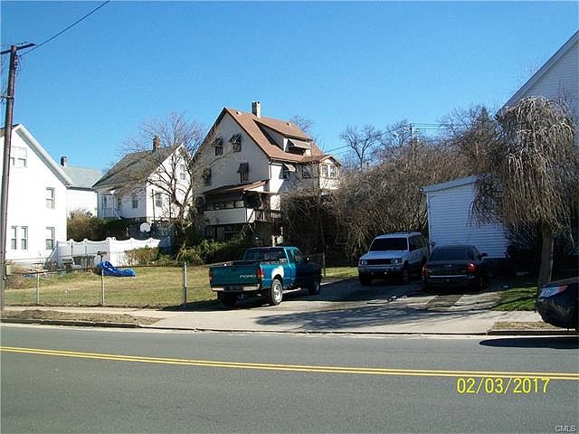 2nd image of 207 Seymour Ave