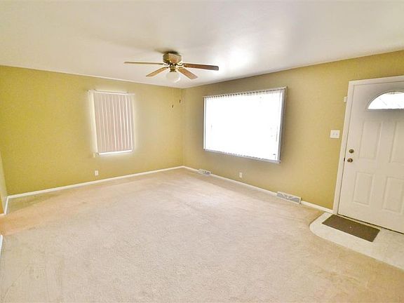 3rd image of 1604 W Glenn Ellyn Dr